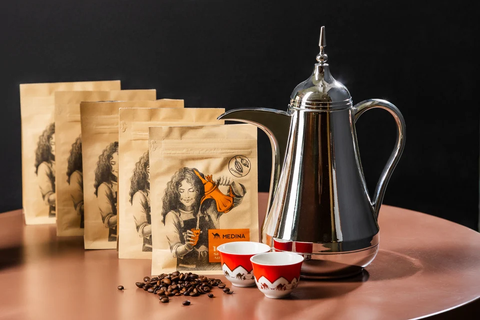 Coffee pouches with polished serving pot