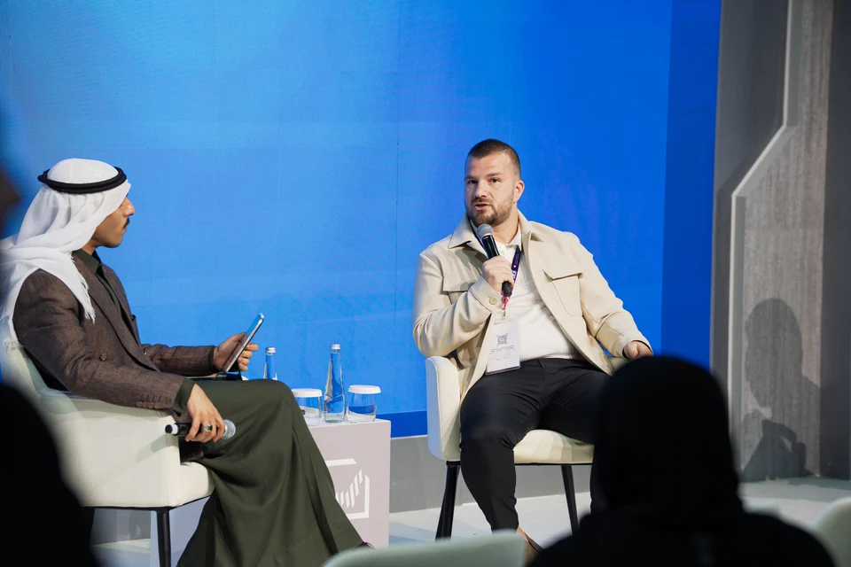 Stage conversation blue background