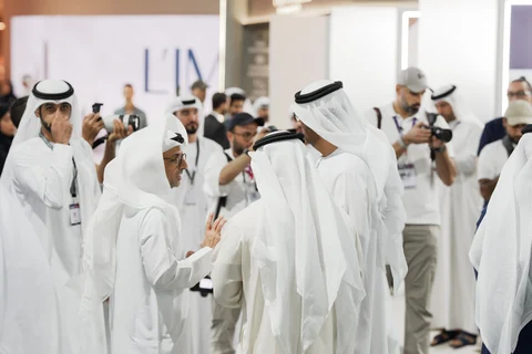 Exhibition delegation greeting