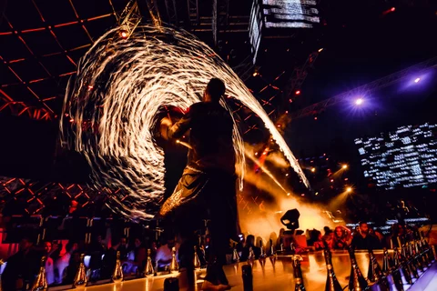 Fire spinner circular light trail