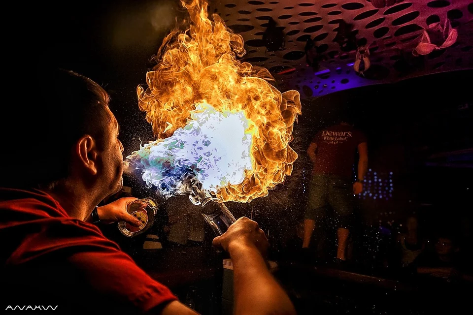 Bartender large flame performance